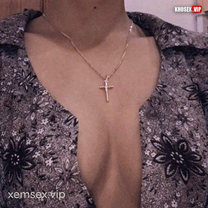 clip-sex-viet-gai-xinh-lon-non-thu-dam-ban-nuoc-va-du-voi-nguoi-yeu-full-clip-pic-phan-4-hinh-10