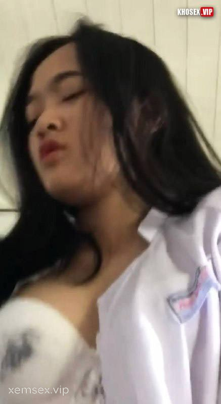 lo-clip-sex-em-hoc-sinh-deo-kinh-mac-ao-dai-dit-voi-ban-trai-full-clip-pic-hinh-02